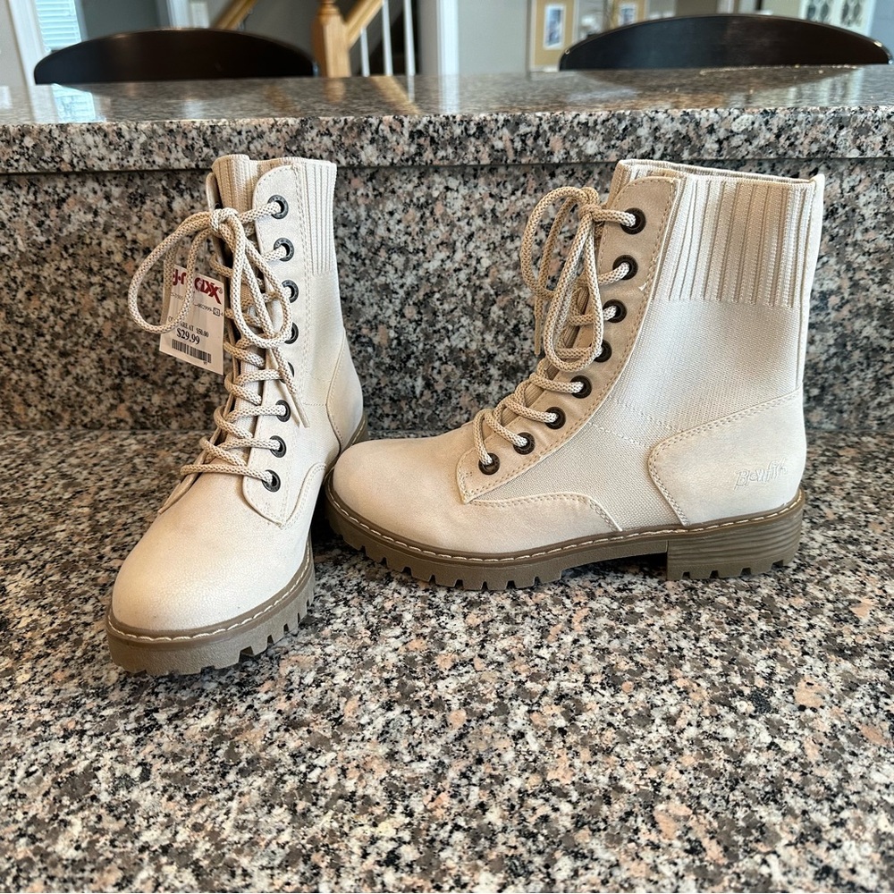 NWT Blowfish Malibu tan boots  - size 8.5 - lace up & tie - stretch combat boots